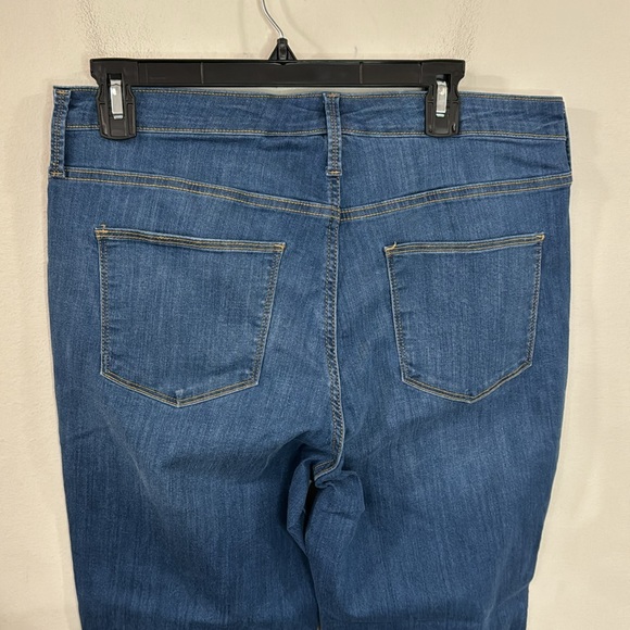 Universal Thread  Mediun Wash High Rise Skinny Denim  Jeans Size 32 - Picture 4 of 11